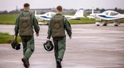 O Ministério da Defesa britânico informou sobre o treinamento de um grupo de pilotos das Forças Armadas da Ucrânia para pilotar o F-16 com fotografias de aeronaves leves