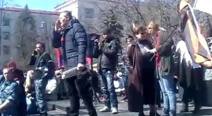 루간 스크에서 SBU 건물을 탈취 한 활동가들은 선언문을 발표했다.