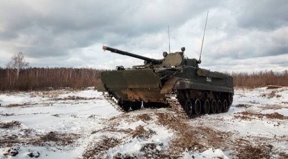 시운전 BMP-3 : 유명한 차를 조종하는 "Popmeh"