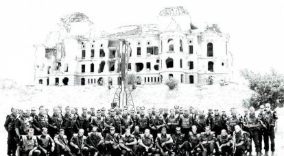국방부 특수 부대와 소련 KGB의 Hafizullah Amin 궁전 공격