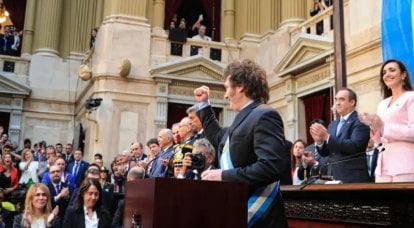Il leader argentino si è pronunciato a sostegno delle proteste a Cuba e ha insultato il presidente cubano