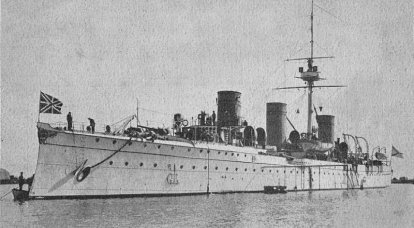 装甲甲板闪电。 Cruiser II排名“Novik”。 尚未到达S.O. 马卡罗夫