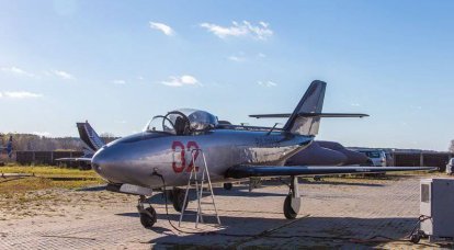 Реактивный учебно-тренировочный самолет Як-32