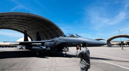 Lutador saudita abre fogo contra base aérea dos EUA