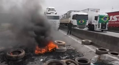 I manifestanti in Brasile hanno chiesto ai militari di intervenire e di schierarsi dalla loro parte