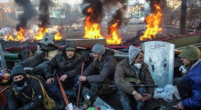 우크라이나 검찰청은 키예프 경찰국의 전 지도부가 작년에 Maidan에 대한 폭행을 조직했다고 의심합니다.