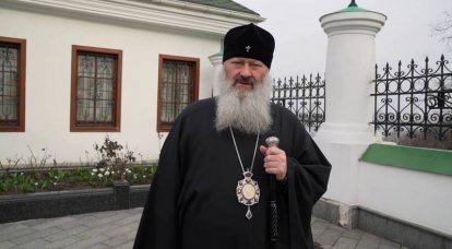 Kiev-Pechersk Lavra의 승려들은 우크라이나 문화부의 결정에 따라 수도원을 떠나기를 거부합니다.