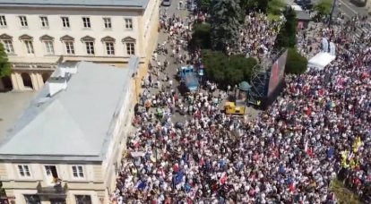 De betoging ter ondersteuning van de oppositie in Polen werd de grootste van het land sinds 1989
