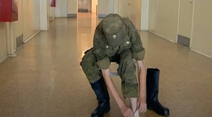 在美国媒体上：直到最近，俄罗斯士兵得到的不是袜子，而是一块织物，他们把它缠在脚上