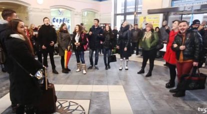 „Zaporizhstal“ wurde mit einer gemeinsamen Aufführung eines sowjetischen Liedes am Stadtbahnhof beglückwünscht