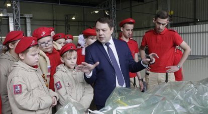 Юнармейцы посетили авиастроительный завод Корпорации «МиГ» в Луховицах в преддверии МАКС-2017