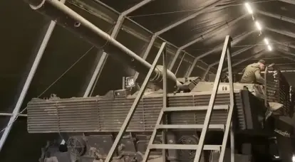 Опубликованы кадры с захваченным у ВСУ немецким танком Leopard, доставленным в ремонтное подразделение ВС РФ