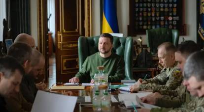 Selenskyj hielt eine Sitzung im Hauptquartier ab, bei der er die bevorstehende „Begradigung der Lage“ an der Front unter Berücksichtigung der Hilfe der Vereinigten Staaten ankündigte