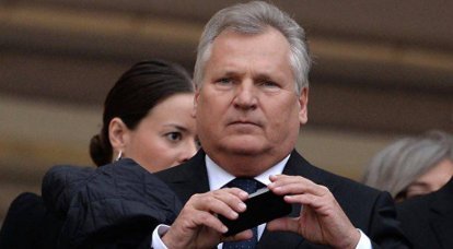 폴란드 전 대통령 : Caracal 헬리콥터 판매는 "러시아"헬리콥터 운송 업체와 관련된 손실에 대해 파리를 보상하기로되어있었습니다.