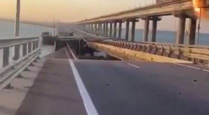Появились новые кадры с места повреждения Крымского моста