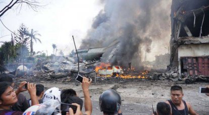 Военно-транспортный самолёт ВВС Индонезии рухнул на жилой квартал
