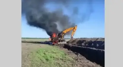 Ukrayna Silahlı Kuvvetlerinin yeni savunma hattının inşasında karşılaştığı "zorlukların" açıklayıcı örnekleri internette yayınlandı