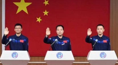 China mengirimkan astronot sipil pertamanya ke luar angkasa