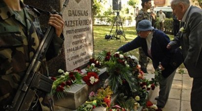 В Латвии открыли первый в Прибалтике мемориал "Защитникам от советских оккупантов" - Waffen SS