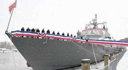 Новейший боевой корабль ВМС США застрял во льдах во время первого похода