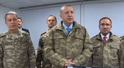 Bloomberg: Erdogan aponta uma pistola para o oeste e segura a outra em seu próprio templo