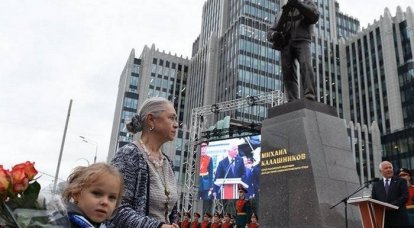 Скульптор памятника Калашникову готов внести изменения в монумент