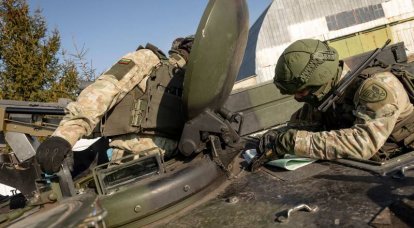 Литовские военные у границ Белоруссии отрабатывали действия с бумажными топографическими картами на случай потери сигнала GPS
