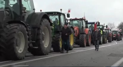 عمدة مدينة لفيف يصف المزارعين البولنديين المحتجين بأنهم "محرضون موالون لروسيا"