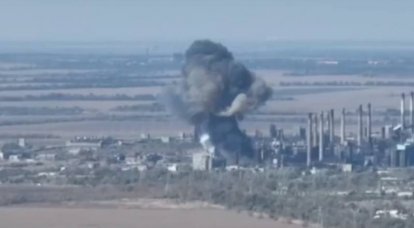 Avdeevka의 코크스 공장 영토에 있는 우크라이나 군대의 요새 지역에 대한 공격 영상이 나타났습니다.