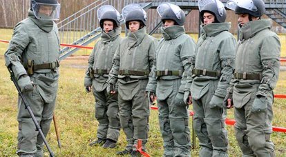 Sapadores do Distrito Militar do Sudeste receberam roupas de proteção ORV-2 "Falcon"