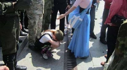 En mai, 9 à Kiev, des «gens» en tenue de camouflage à l'armée et des vêtements portant des symboles nazis ont attaqué une fillette de dix ans et sa mère à cause d'un ruban de rue George.