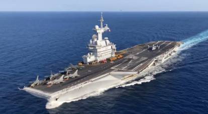 프랑스 해군은 NATO 작전에 참여하기 위해 항공모함 샤를 드 골(Charles de Gaulle)을 지중해로 파견했습니다.