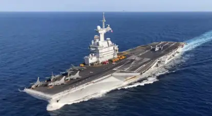 La Armada francesa envió el portaaviones Charles de Gaulle al mar Mediterráneo para participar en las maniobras de la OTAN
