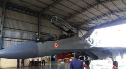 Hindistan'da Su-30'un BrahMos füzeleri ile gösteri uçuşu
