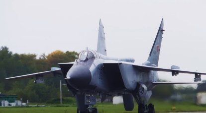 장거리 요격기 MiG-31BM은 R-74M 단거리 미사일을 받았습니다.