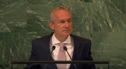 Macar diplomat BM Genel Kurulu kürsüsünden yaptığı konuşmada Rusça'ya geçiş yaptı
