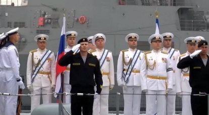 Die Fregatte „Admiral Gorschkow“ vollführte beim Einlaufen in den Hafen von Qingdao einen Völkergruß