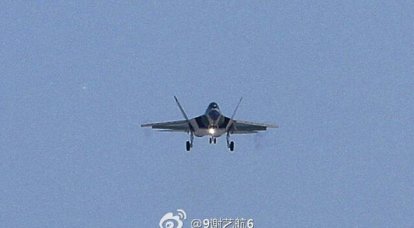 En China, el segundo prototipo del caza FC-31 voló por primera vez.
