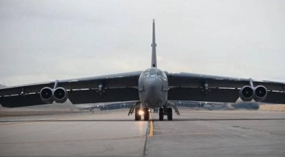 B-52战机飞越捷克共和国。 专家：“我们很高兴看到美国空军对布拉格的战略轰炸机”