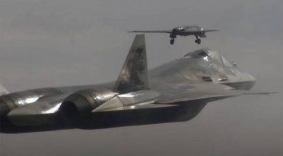 UAV를 조종하는 Su-57 전투기를 5세대 전투기의 기본 버전에서 "헌터"로 명명