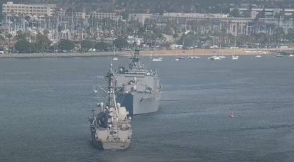 美国海军司令部正在调查圣地亚哥湾的导弹驱逐舰与登陆舰发生碰撞的原因