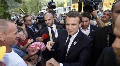 Reuters: la Russia ha seguito Macron usando Facebook