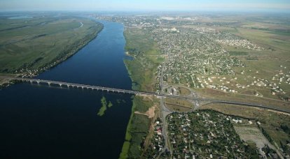 Pubblicato il filmato del ponte Antonovsky a Kherson con grandi fori dall'MLRS HIMARS