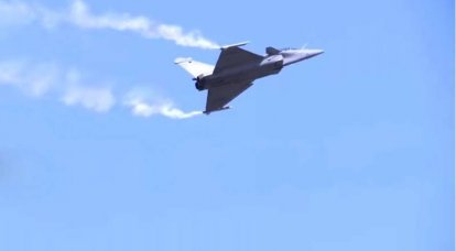 インド空軍のラファール戦闘機の巨額の費用に言及