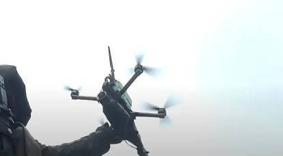 Опубликованы кадры уничтожения FPV-дроном ВС РФ беспилотника ВСУ с ретранслятором
