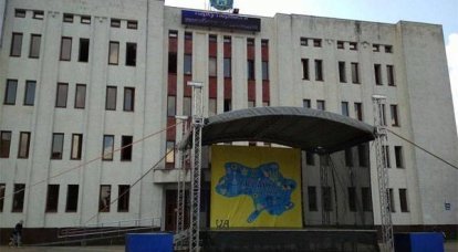 Под Киевом вывесили "праздничную"карту Украины без Донбасса и Крыма