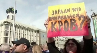 キエフではドネツク人民共和国とルガンスク人民共和国の解散を要求した。