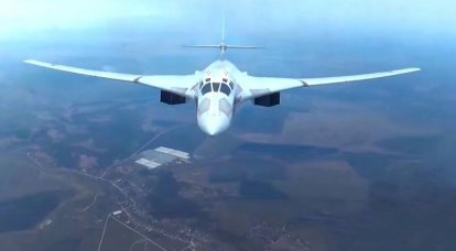 Ein Paar russischer Strategen Tu-160 landete auf einem Flugplatz in Südafrika