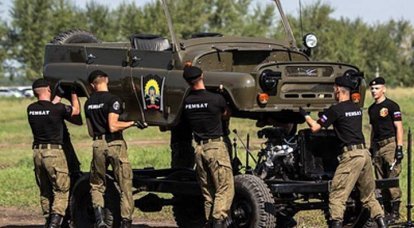 Los cadetes de la escuela secundaria militar de Omsk demostraron cómo, en un par de minutos, desmontar y ensamblar la "UAZ".