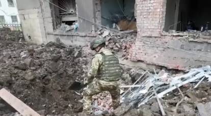 "الهدف محطة نقل دم": إصابة 13 شخصاً خلال قصف الجيش الأوكراني لمدينة غورلوفكا